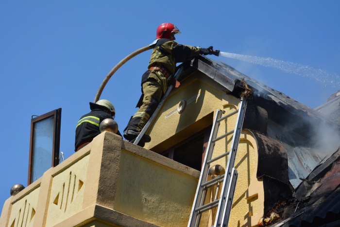 Ужгородські вогнеборці ліквідували загорання у житловому будинку