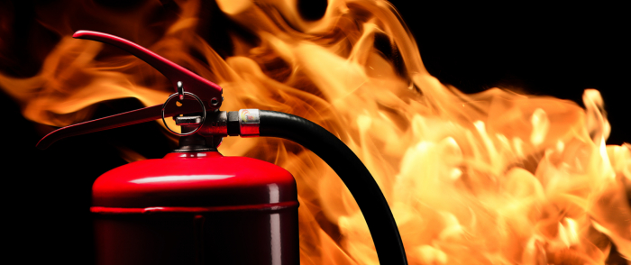 Як під час пожежі здолати полум’я за допомогою вогнегасника? – роз’яснюють закарпатські рятувальники
