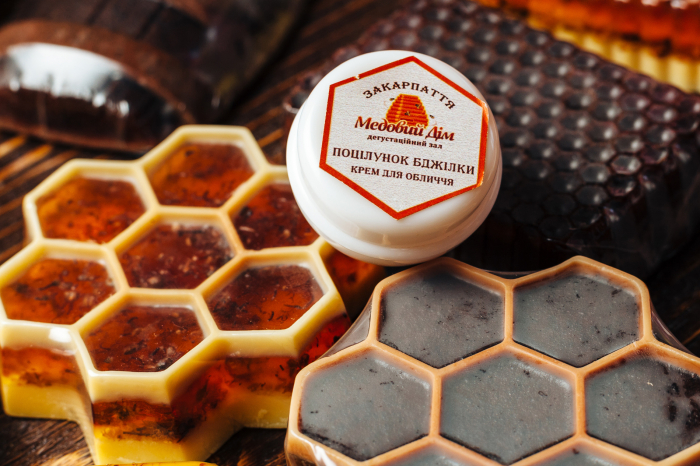 Закарпатські бджоли – не так кондитери, як фармацевти й косметологи (ФОТО)