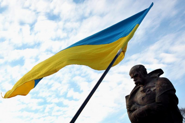 Головні державні свята в Ужгороді відзначатимуть із квітковим велетенським тризубом і ходою зі 100-метровим прапором