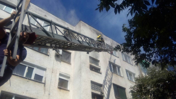 Ужгородські пожежники врятували сьогодні від смерті 4-х людей, серед яких — 2-х дітей