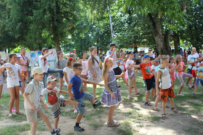 Понад три сотні дітей та дорослих зібрав еко-арт-пікнік «Остра the best» у Кам’яниці