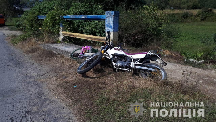 Свалявщина: після зіткнення з бетонним бордюром мотоцикліста доставили до лікарні
