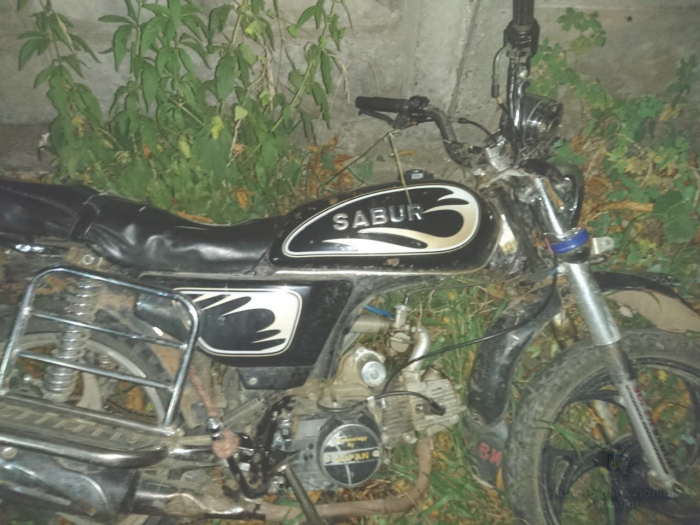 Водія мотоцикла, який збив у Рахові матір з немовлям і втік, знайшла поліція