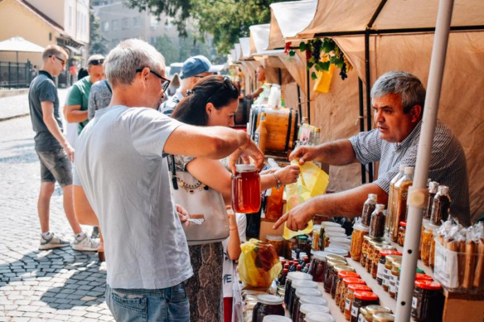 «Медовий спас»: участь в першому дні ужгородського фестивалю взяли пасічники та винороби із чотирьох районів Закарпаття