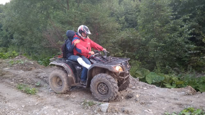 На Рахівщині рятувальники надали допомогу туристу, що травмувався у горах