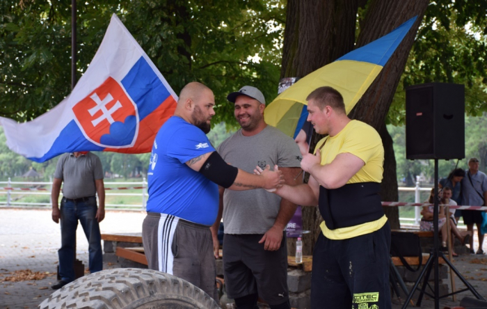 Злива не лякає сильних чоловіків – кращих стронгменів регіону зібрав в Ужгороді «Карпатський медвідь»