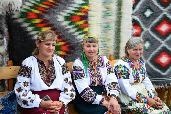 Орнаментам і символам, прихованим у Карпатському ліжнику, присвятили фестиваль на Рахівщині