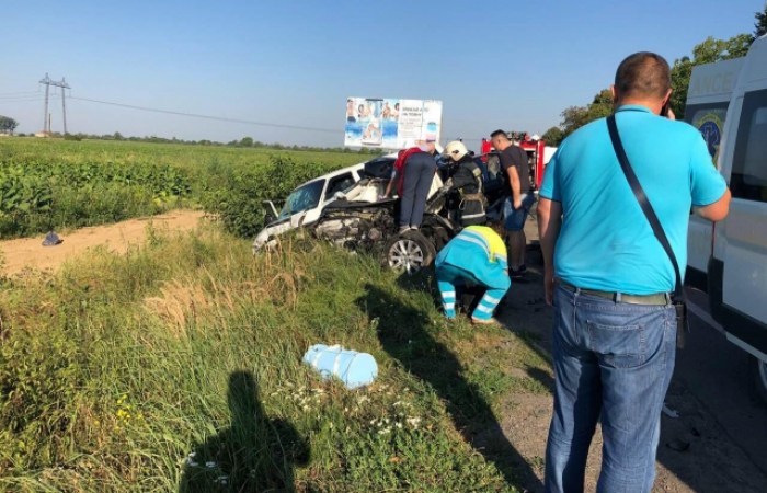 Жахлива ДТП на Мукачівщині: на місці аварії працюють поліцейські, медики та рятувальники (ФОТО)