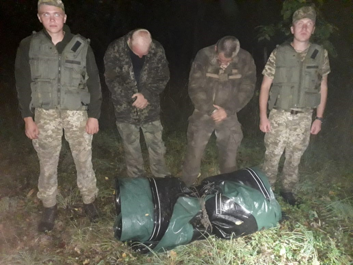 Двох українців з човном затримали закарпатські прикордонники на українсько-угорському кордоні
