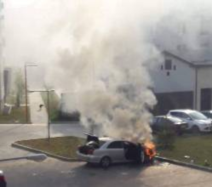 В Ужгороді на Щедріна горить-палає авто!