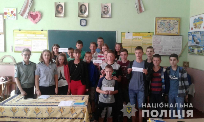 Ювенали Закарпаття поговорили про булінг зі старшокласниками шкіл Воловця та Перечина