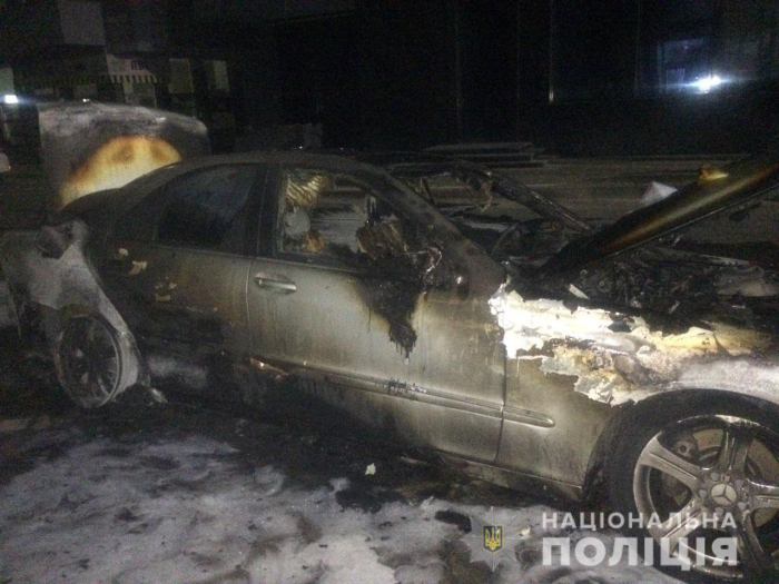 Чергове згоряння автівки в Ужгороді: на цей раз «Mercedes»