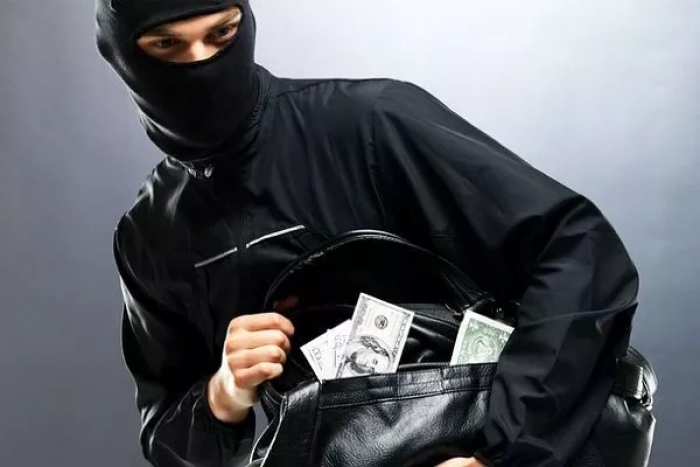 Грабіжників, які викрали 150 тисяч доларів США в Ужгороді, взяли під варту