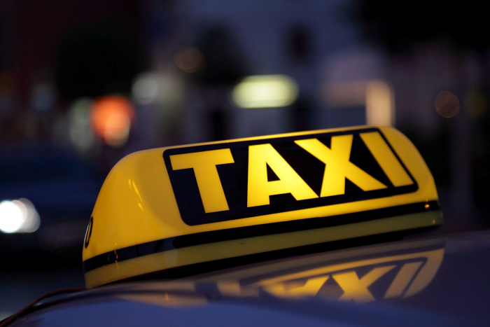 В Ужгороді пасажир "прикарманив" телефон таксиста