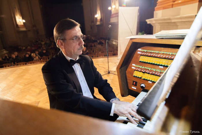 Фестиваль триває: в Ужгороді виступить визнаний метр органного мистецтва – Петро Сухоцький