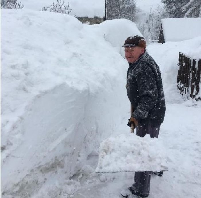 Надзвичайна ситуація у сусідів закарпатців – Словаччину засипало снігом (ФОТО)
