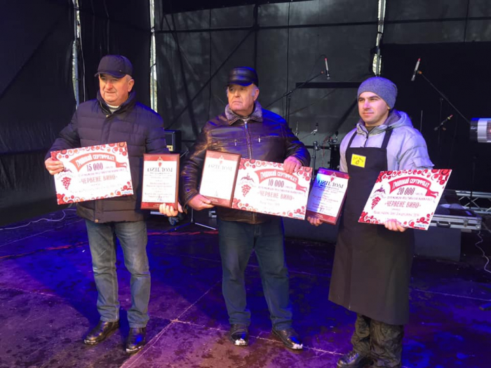 В Мукачеві визначили переможців винного фестивалю «Червене вино»