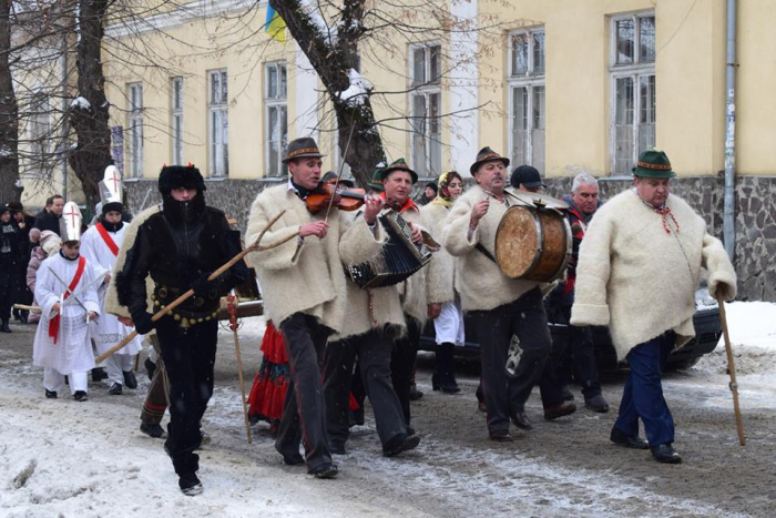 Колядницька хода в Ужгороді: гучно, святково, урочисто (ВІДЕО)