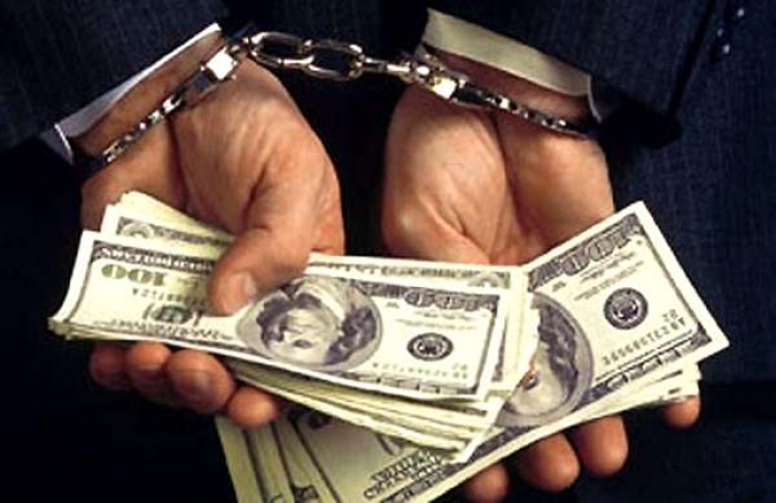 Поліція затримала посадовця Тячівської райради за вимагання 21 тисячі доларів США хабара