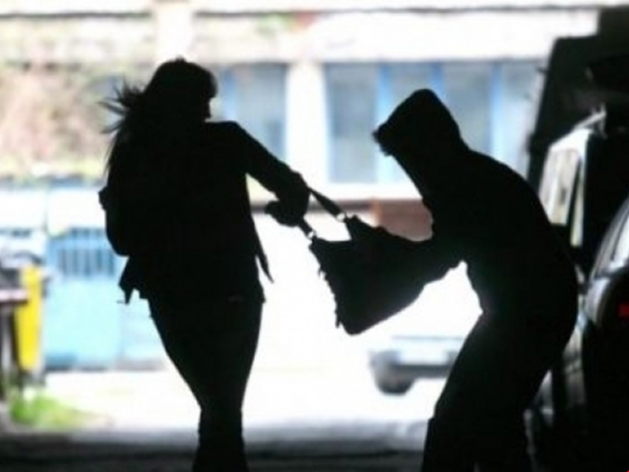 Зухвалий 17-річний ужгородець на проспекті Свободи вирвав з рук жінки сумку
