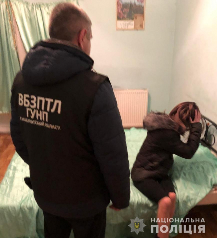 В одному з готелів на Ужгородщині поліцейські викрили двох "жриць кохання" (ФОТО)