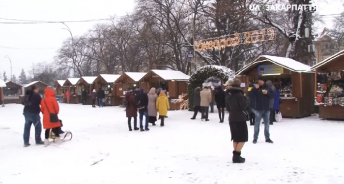 Ярмарок на площі Петефі в Ужгороді буде діяти до Старого Нового року