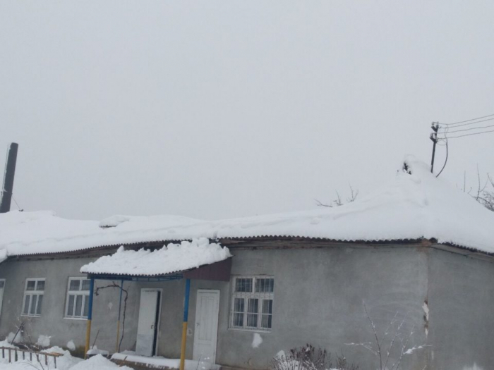 Сніговий покрив пошкодив дах їдальні в школі на Іршавщині 
