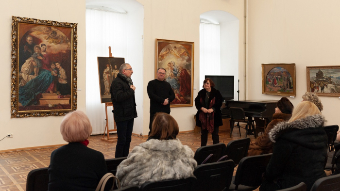 "Голгофу", "Розп'яття" та інші художні твори представили в Ужгороді до Дня Соборності