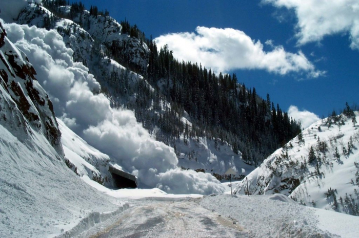 На Закарпатті знову очікують на лавини та сходження снігу на дороги. Де чатує небезпека?