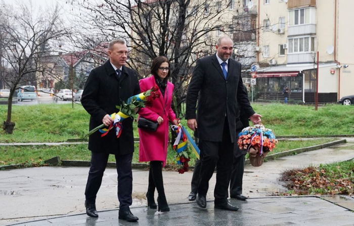 В Ужгороді відбулося покладання квітів до пам’ятника Мілану Штефанику