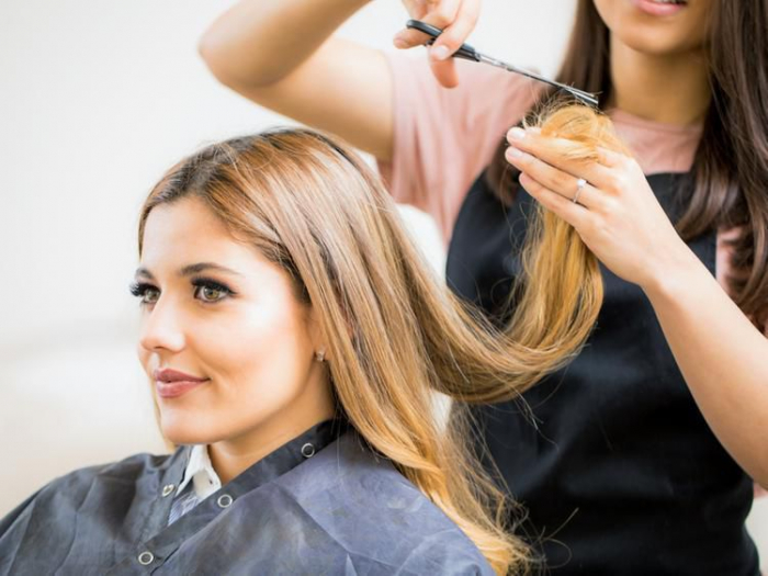 Жіноча шпаргалка: міфи про стрижки і догляд за волоссям