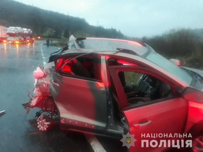 ДТП на Воловеччині: водій «Cherry» потрапив під вантажівку – смерть на місці (ФОТО)