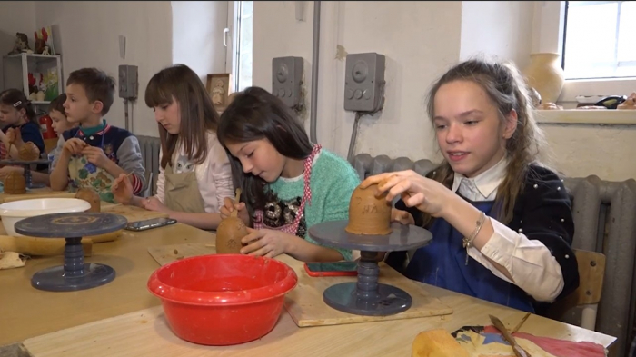 Шкільна майстерня «Чарівний глечик» в Ужгороді допомагає в реабілітації дітей з інвалідністю