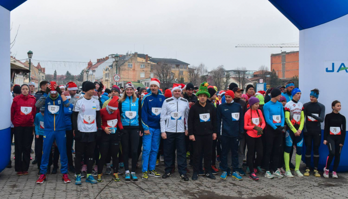 Півтори сотні учасників долучилися до благодійного забігу "Пробіжи – допоможи" в Ужгороді (ФОТОРЕПОРТАЖ)