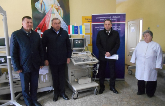 Угорщина передала на Закарпаття медичне обладнання 