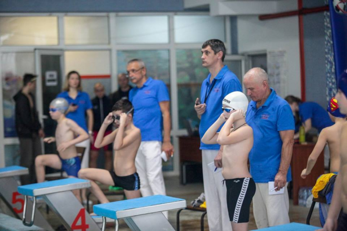 В Ужгороді у змаганні з плавання взяли участь плавці семи клубів області