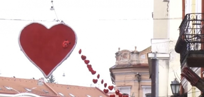 Сьогодні особливий шанс: у День Валентина шлюби в Ужгороді реєструватимуть до опівночі