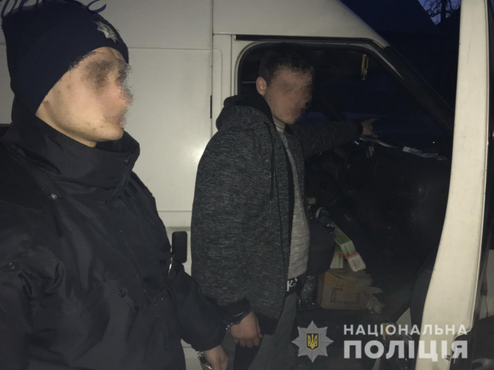 Конфуз на Свалявщині: п’яний крадій викрав автобус та в’їхав у сніговий насип