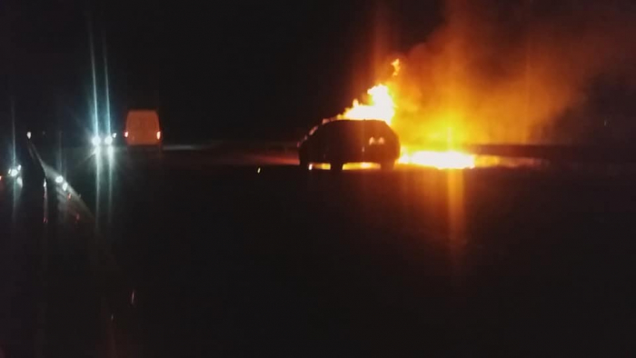 Уночі на трасі Київ-Чоп загорівся автомобіль: відомо, чи є постраждалі
