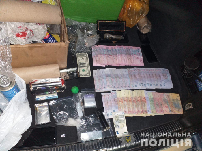Поліцейські в Ужгороді затримали збувача наркотичних речовин