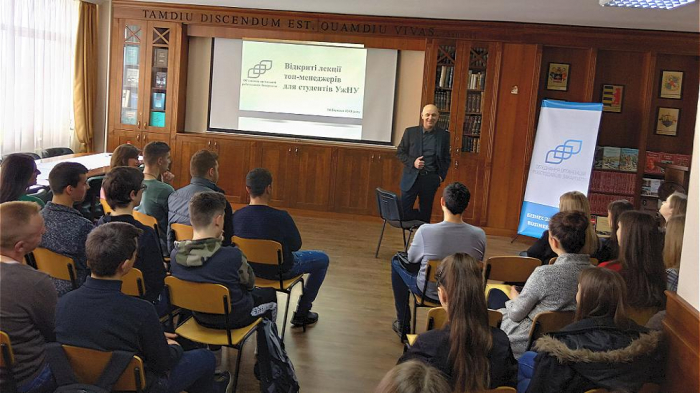 В Ужгородському університеті стартував новий проект: топ-менеджери спілкуються зі студентами!