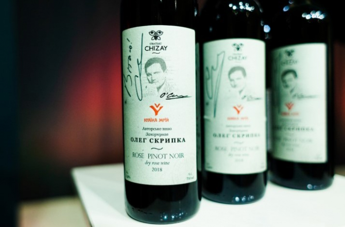 Наступне – червоне. "Закарпатський винороб" Олег Скрипка проанонсував нове авторське вино