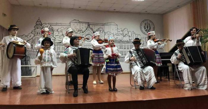 Чуттєвим концертом привітали дорогих жінок юні музиканти Ужгорода