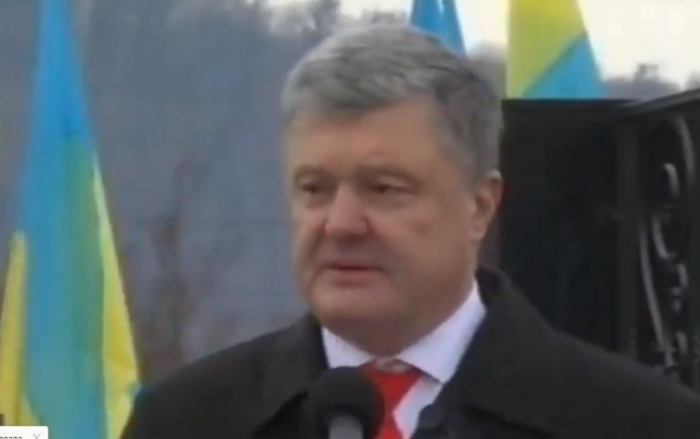 Президент Порошенко виступає на "Красному полі": пряма трансляція (ВІДЕО)