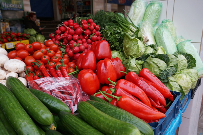 В Ужгороді вже продають свіжу зелень, редис, цибулю. Що й по чому?