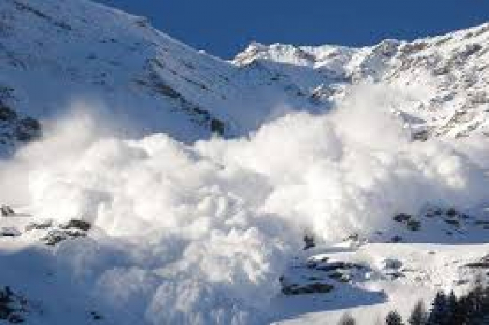 Зима посеред зими: у Карпатах зберігається сніголавинна небезпека
