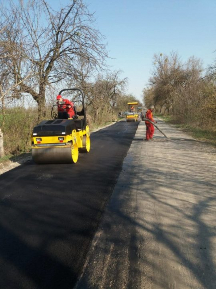 На Ужгородщині почали ремонтувати дорогу, що веде до кордону зі Словаччиною