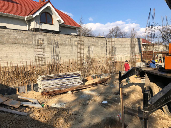 Управління ДАБК Ужгородської міської ради винесло припис про негайне зупинення будівельних робіт на Підгірній, 25