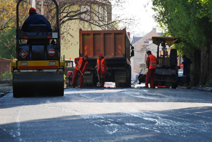 В Ужгороді – поточний ремонт на вулиці Робочій (ФОТО)
